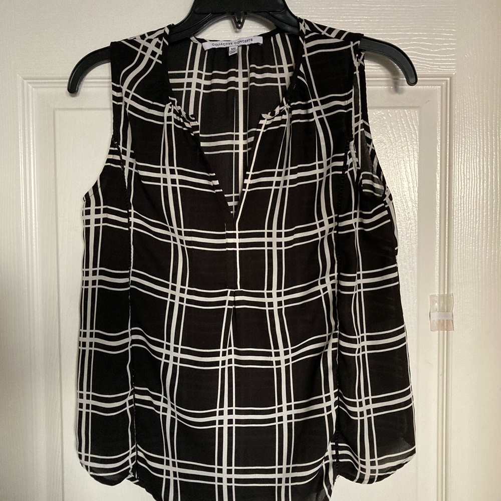 Collective Concepts women’s blouse. Size XS. Black/white. Sheer.